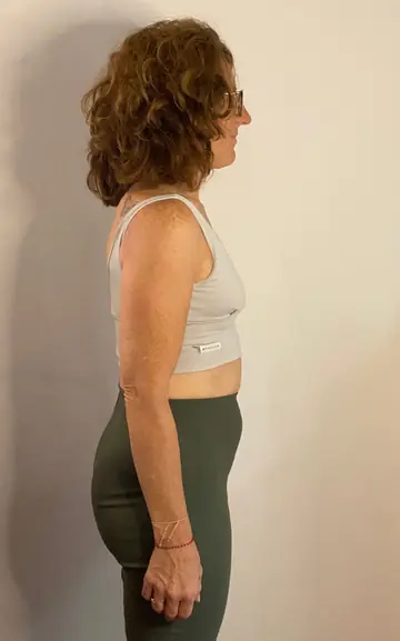 Foto di esempio: corpo intero di profilo